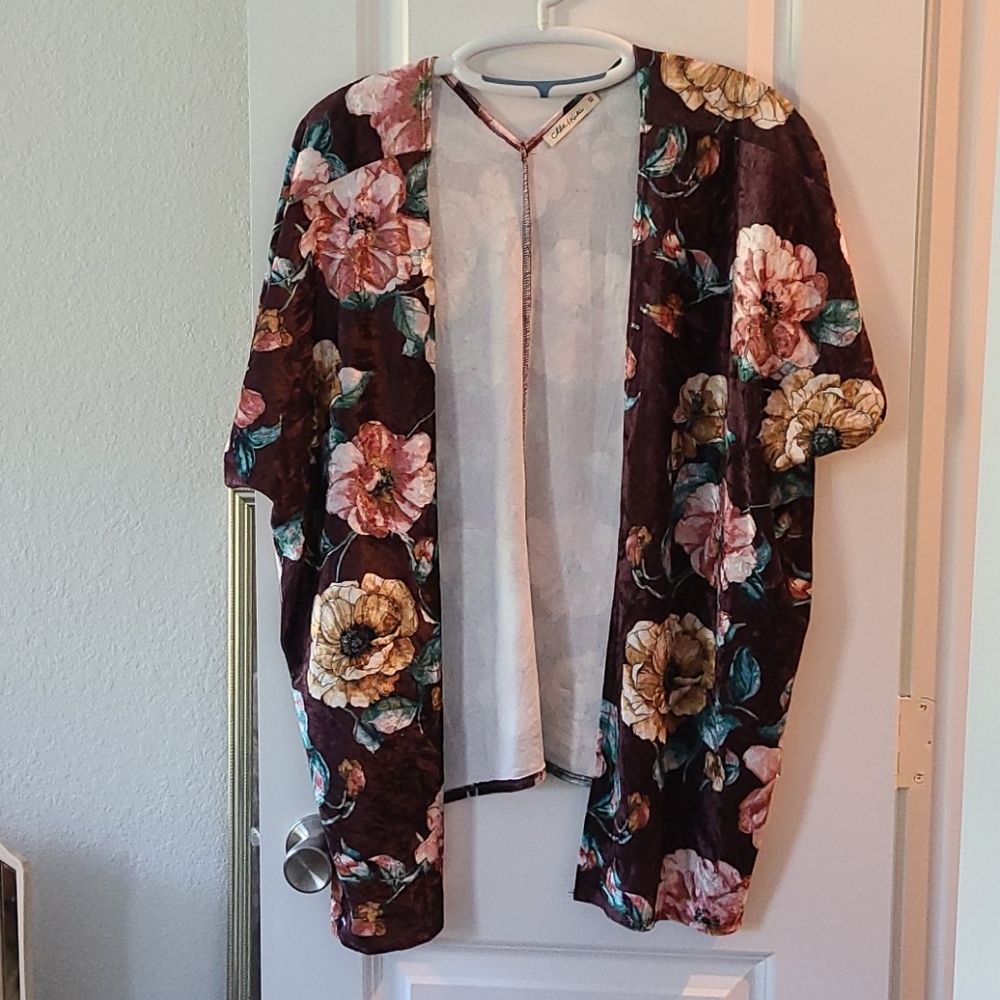 Beautiful Chloe & Katie Floral Kimono